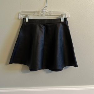 H&M adjustable skirt 9 to 10-year-old fit my daughter up till 12 in great shape